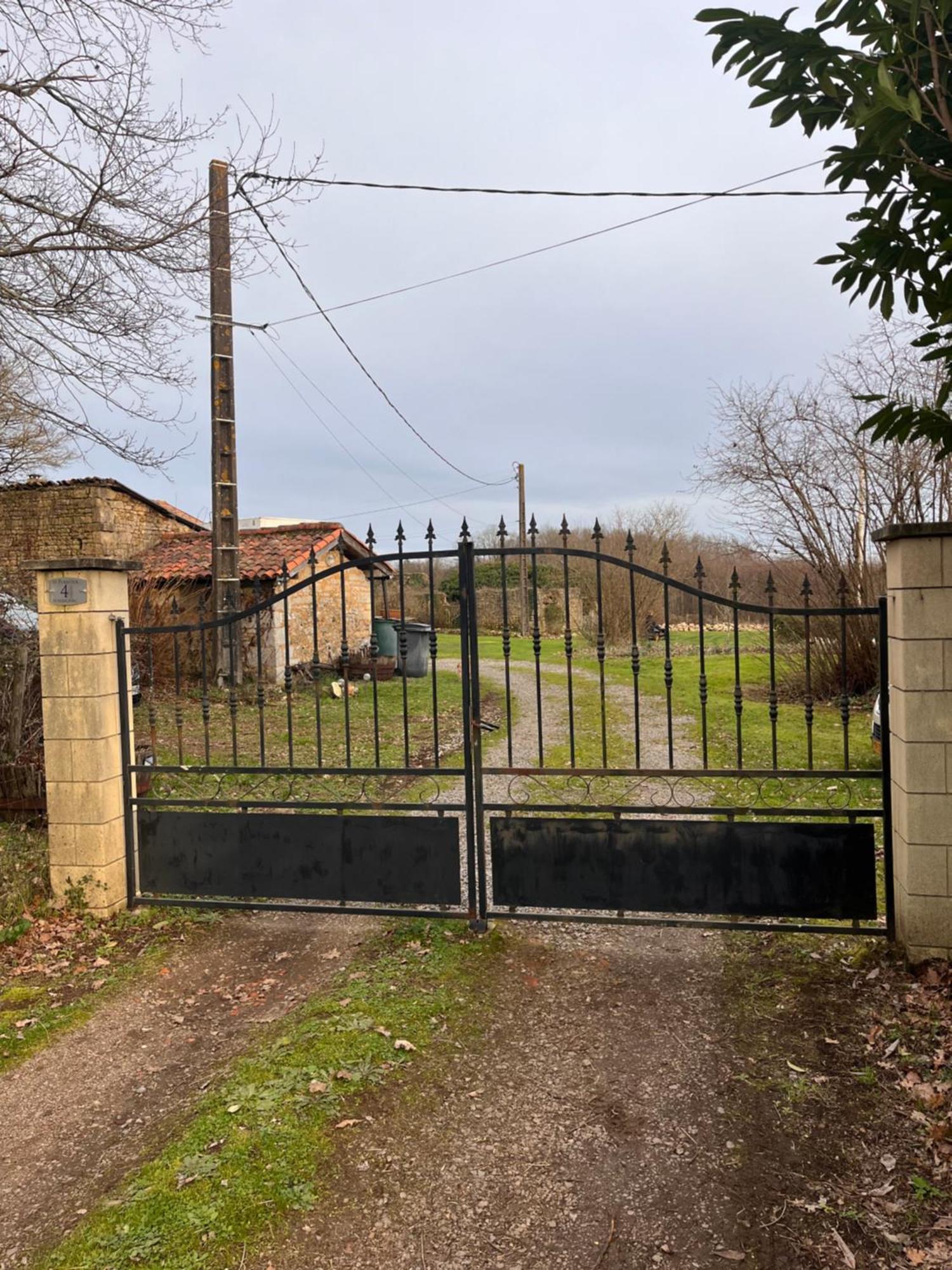 Вилла Le Plantier2 Beaulieu-sur-Sonnette Экстерьер фото