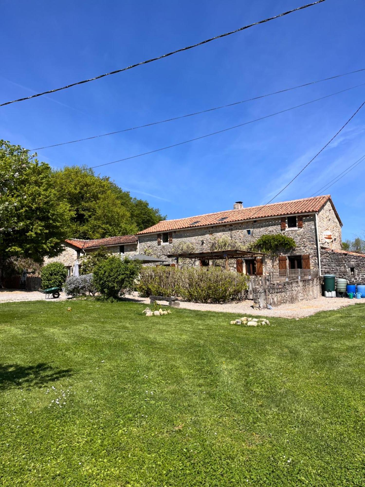Вилла Le Plantier2 Beaulieu-sur-Sonnette Экстерьер фото